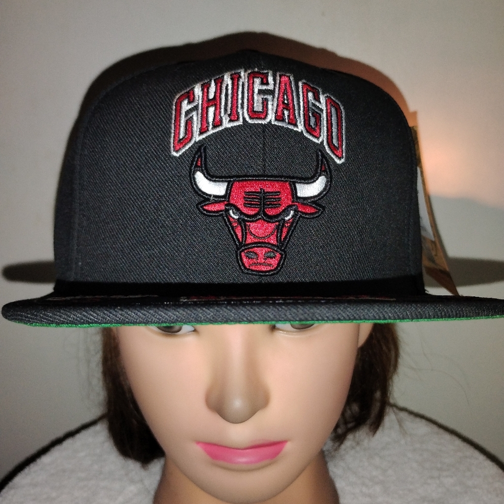 NBA Chicago Bulls front logo loaded brim  cap.